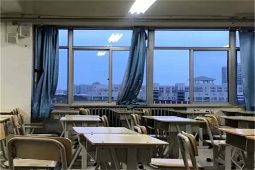 中学家长会主持词